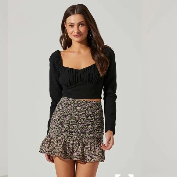 ASTR NWT Long Sleeve Sweetheart Neck Crop Top in black size XS - Picture 3 of 7